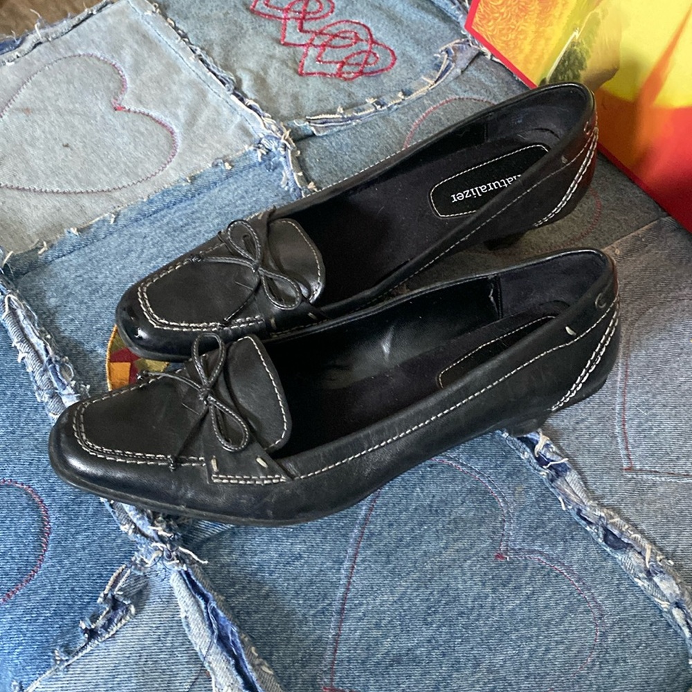 Naturalizer dress shoe (size 7)